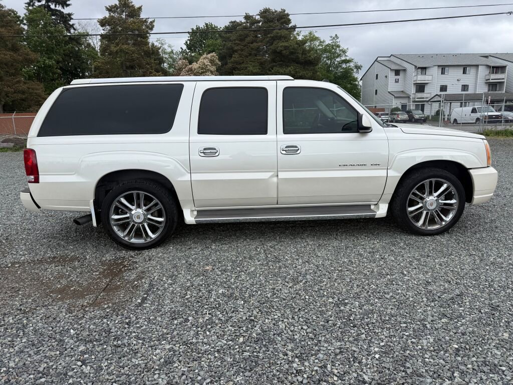 Used 2005 Cadillac Escalade ESV AWD image 5