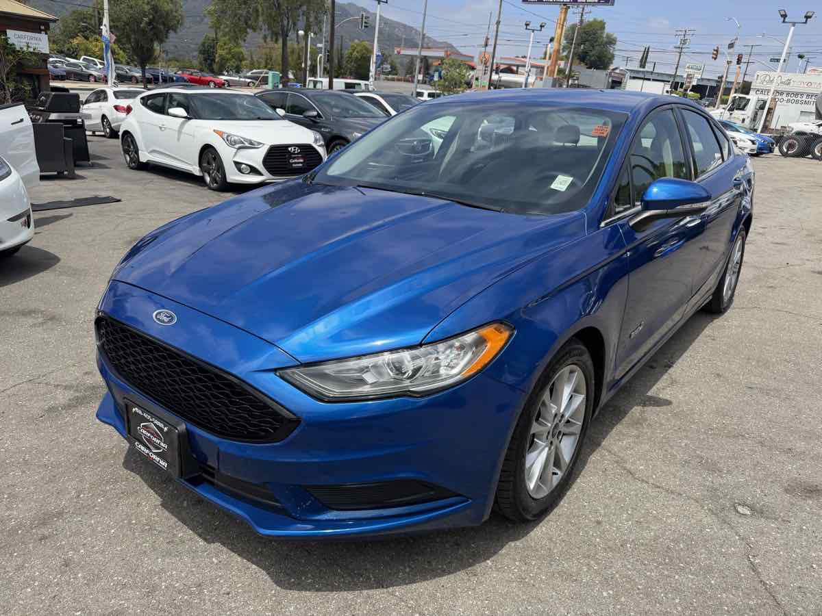 Used 2017 Ford Fusion SE FWD image 3