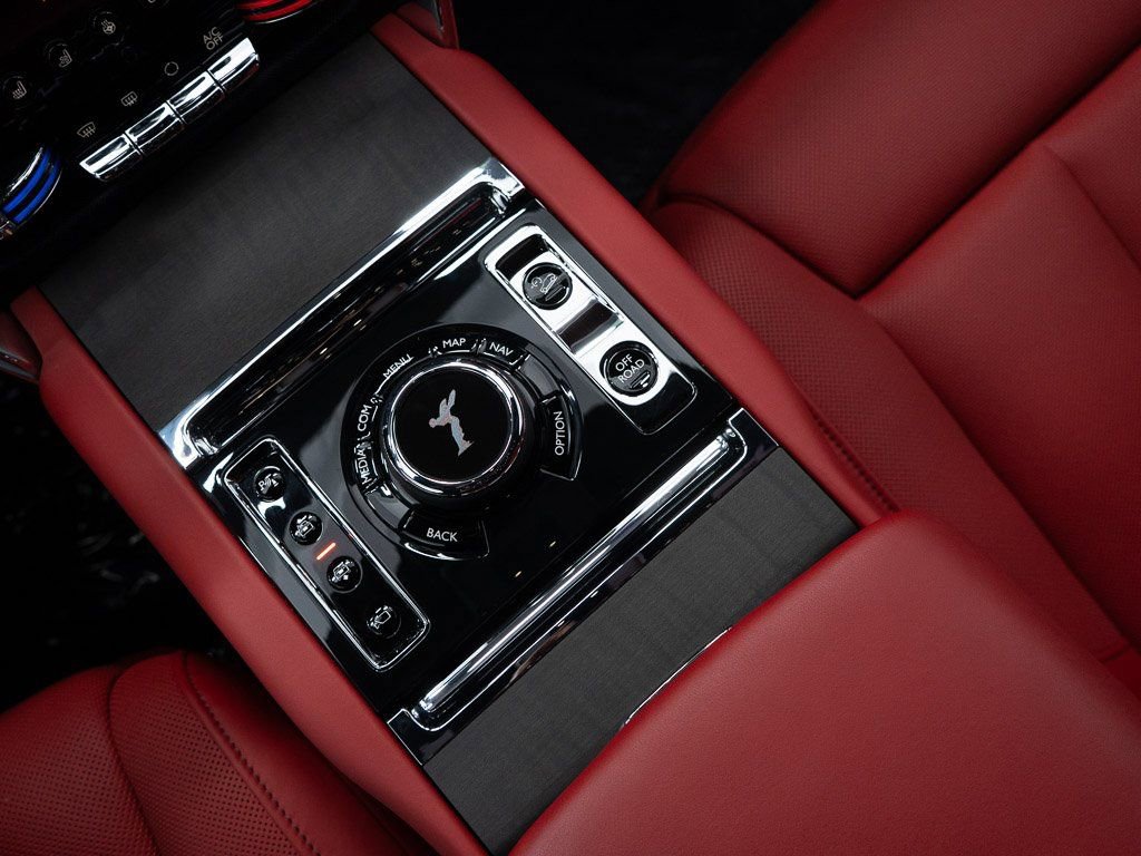 Certified 2024 Rolls-Royce Cullinan image 39