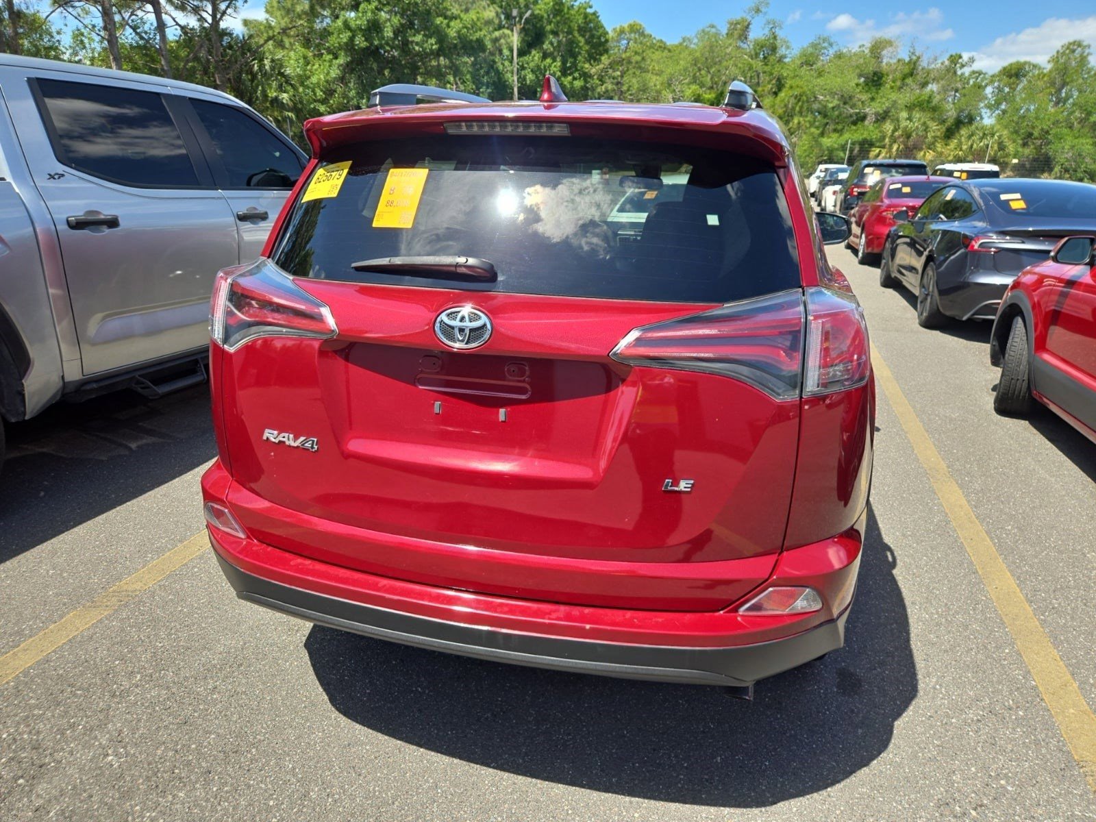 Used 2018 Toyota RAV4 LE image 8
