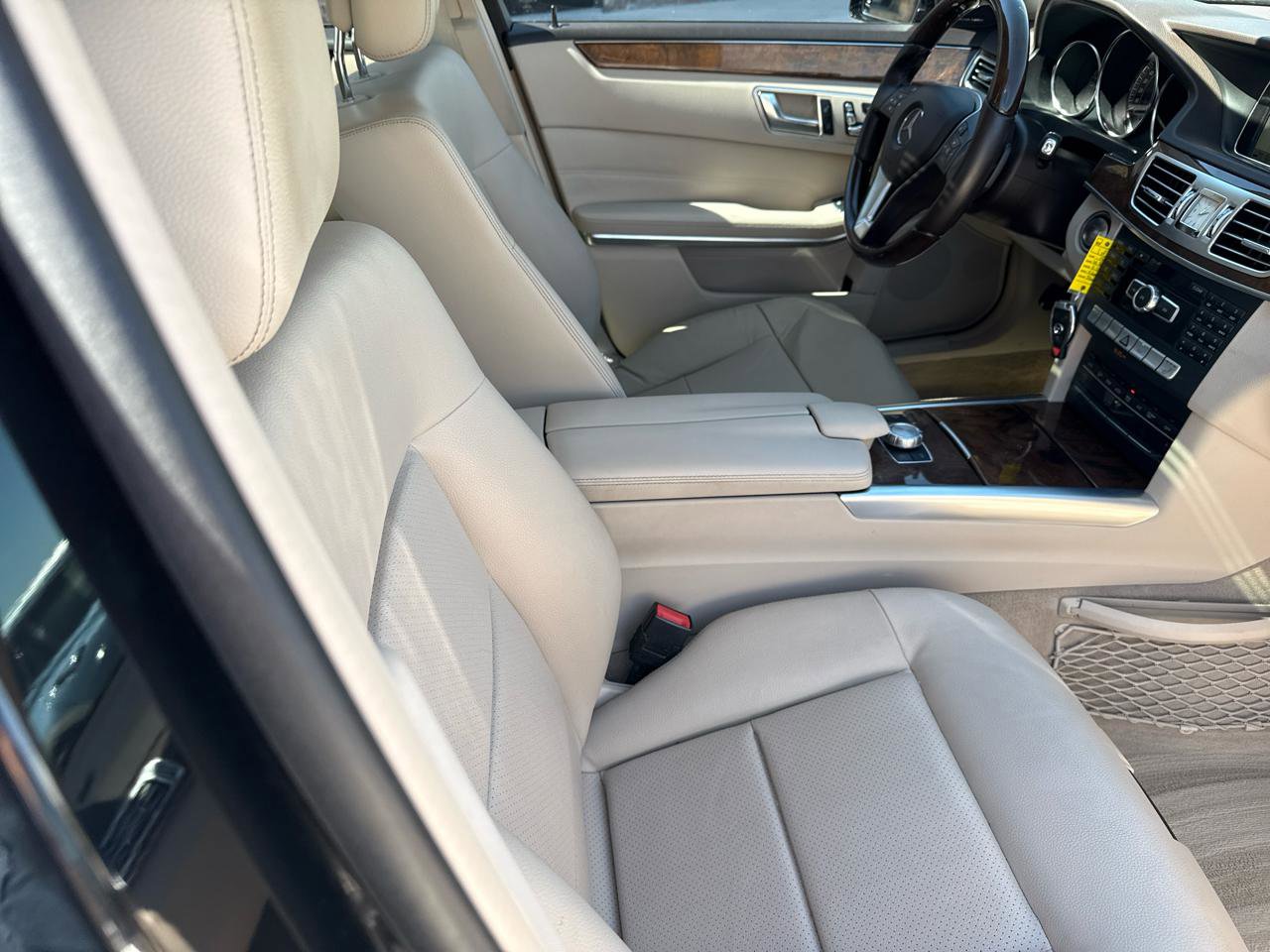 Used 2014 Mercedes-Benz E 250 BlueTEC 4MATIC Sedan image 54