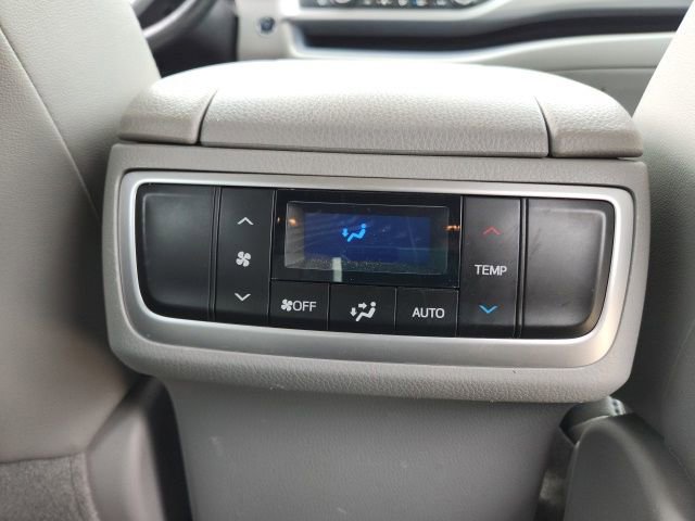 Used 2019 Toyota Highlander XLE image 21