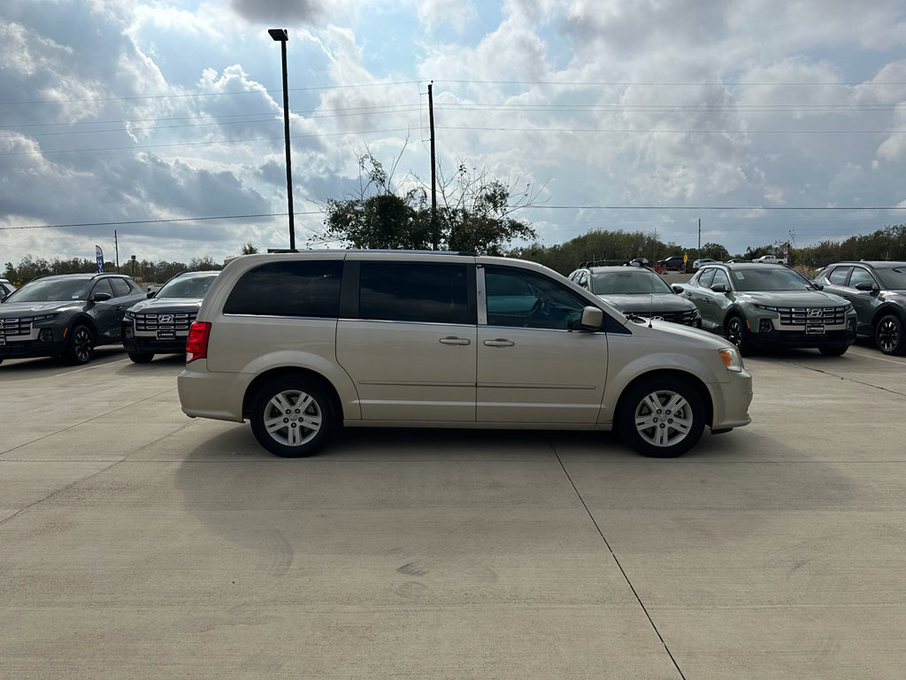 Used 2013 Dodge Grand Caravan Crew w/ Entertainment Group 1 image 4