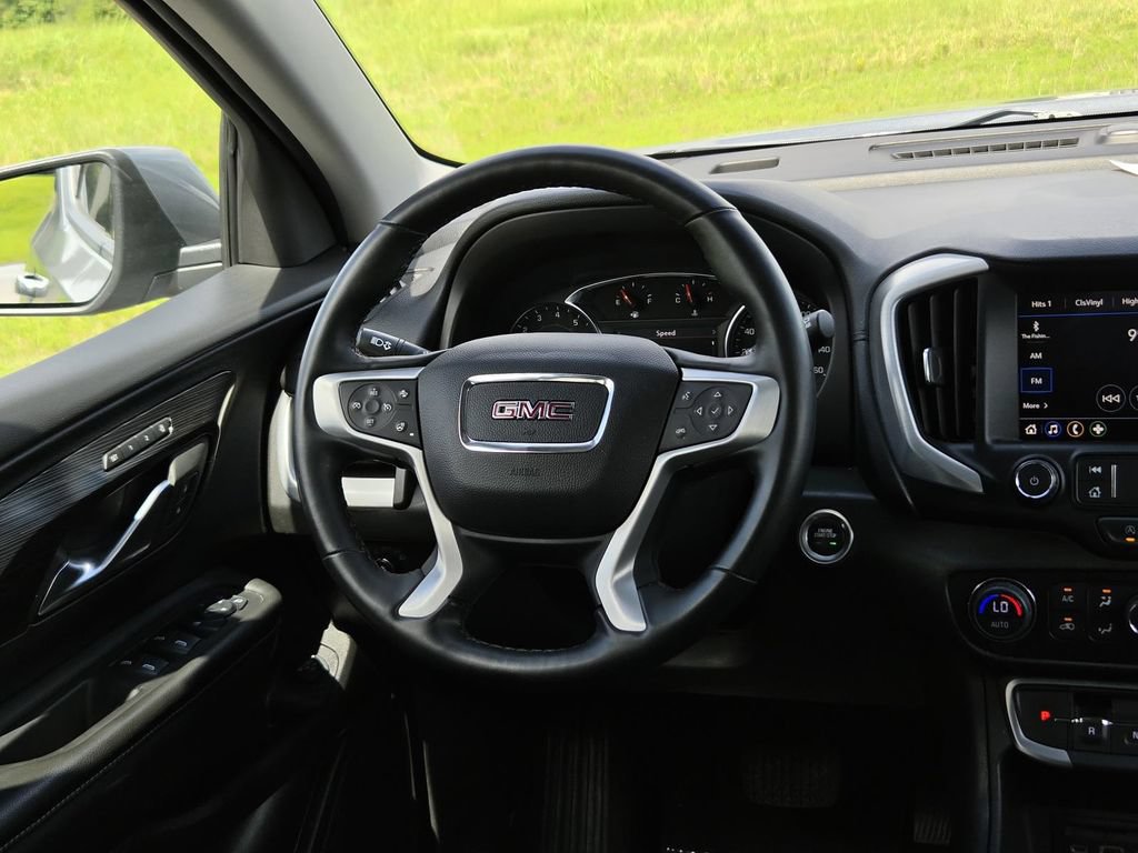 Used 2024 GMC Terrain SLT AWD/4WD image 15