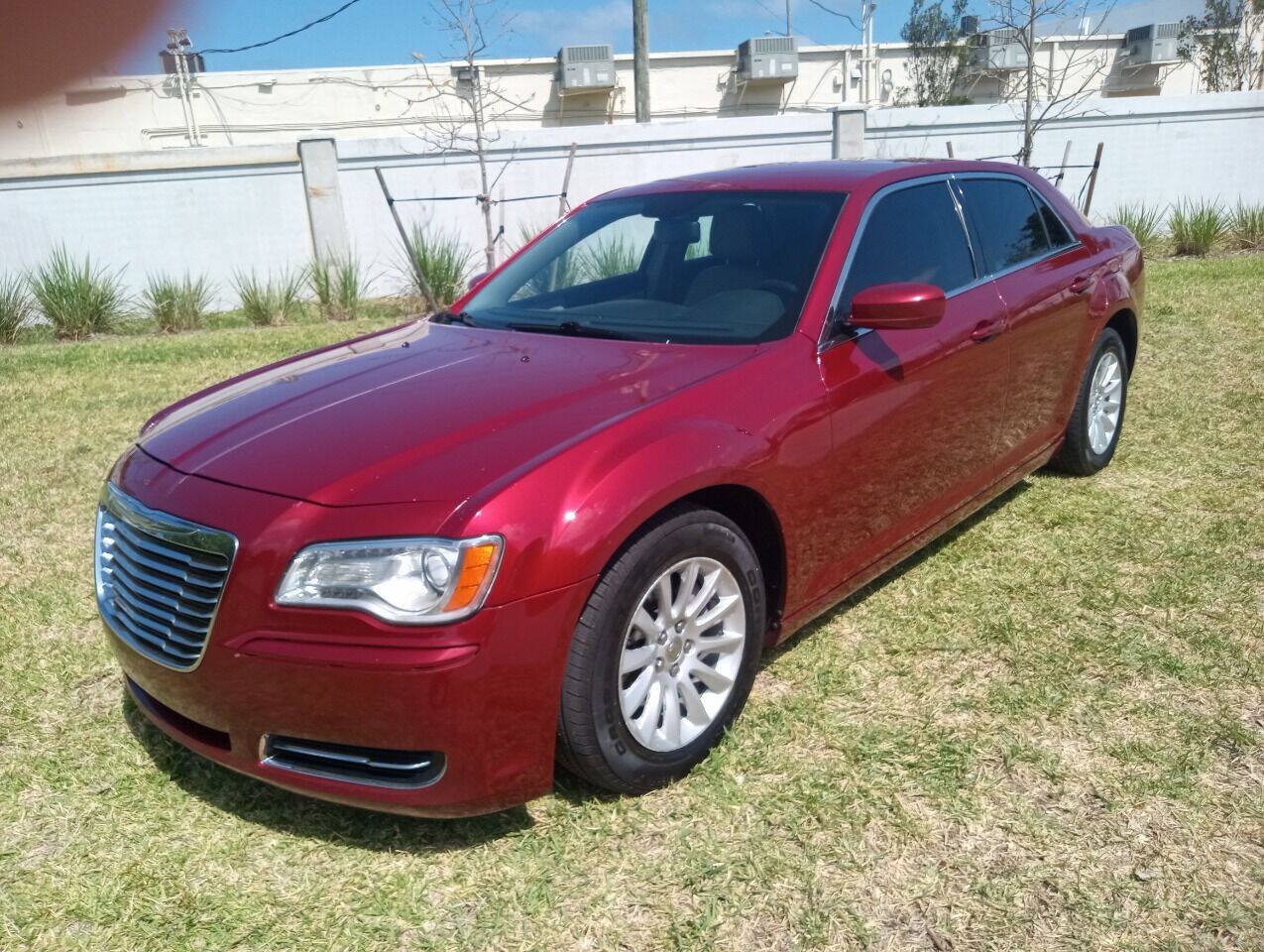 Used 2013 Chrysler 300 RWD image 8