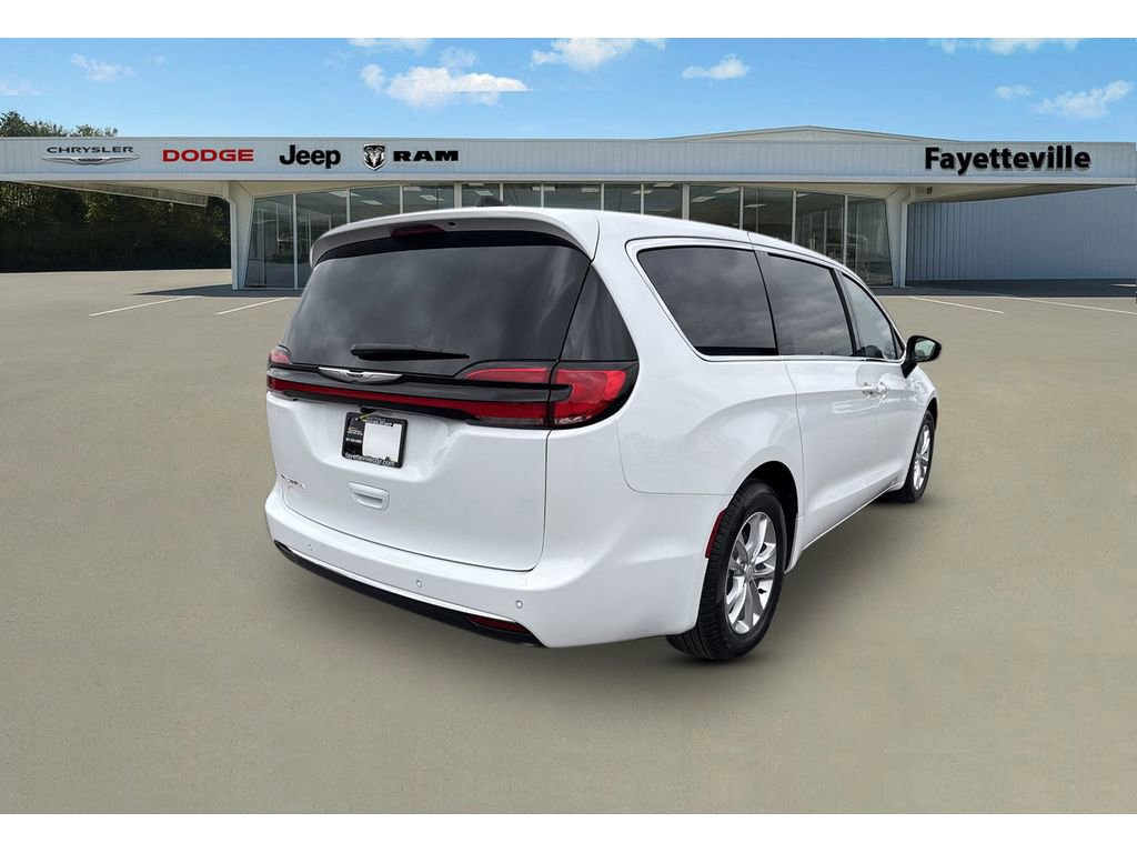 New 2026 Chrysler Pacifica Select image 3
