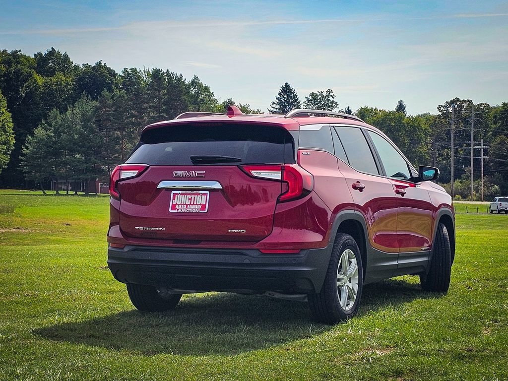 Used 2023 GMC Terrain SLE w/ Driver Convenience Package AWD/4WD image 4