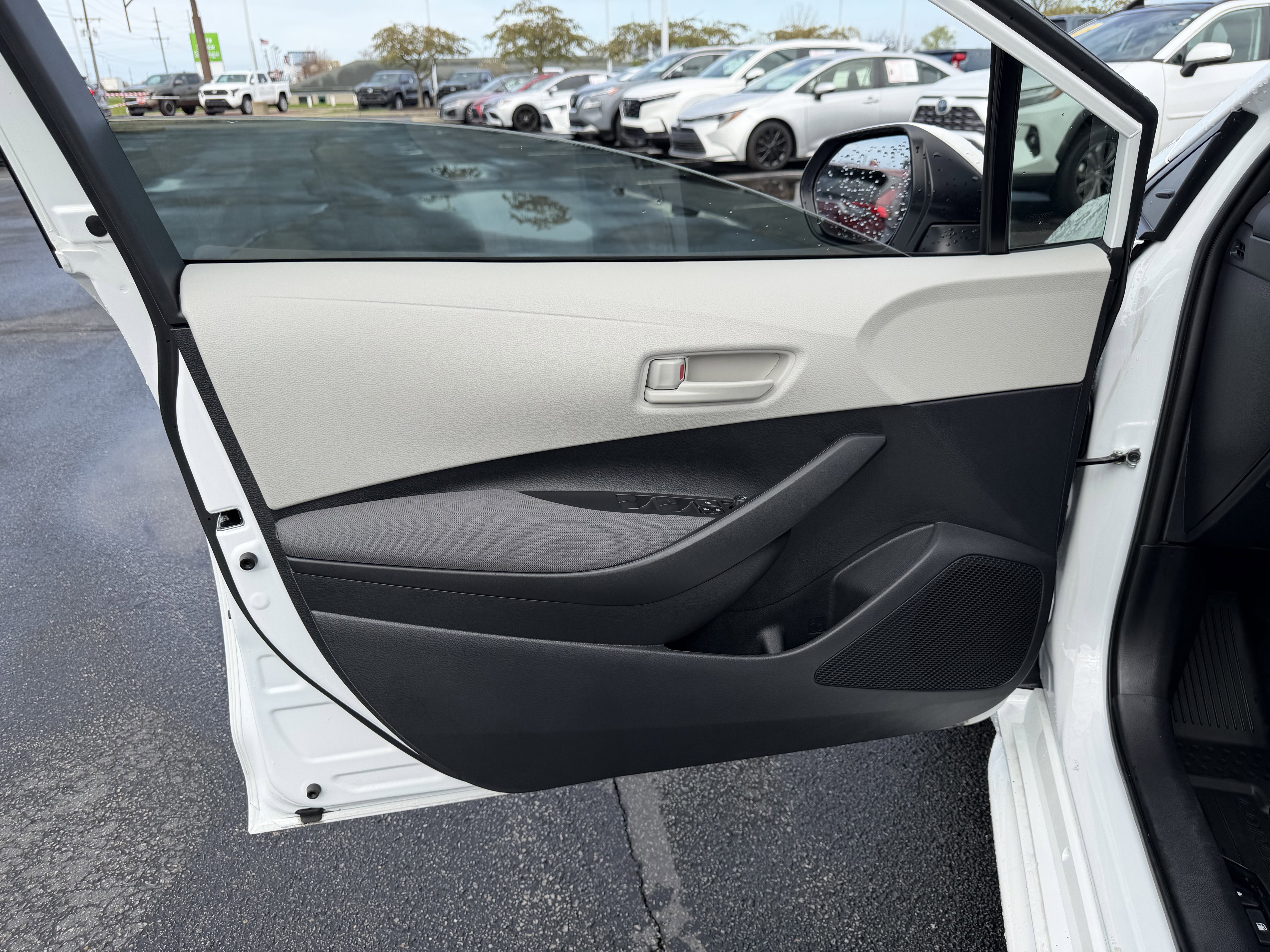 Used 2025 Toyota Corolla LE image 21