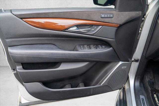 Used 2018 Cadillac Escalade Premium Luxury image 10