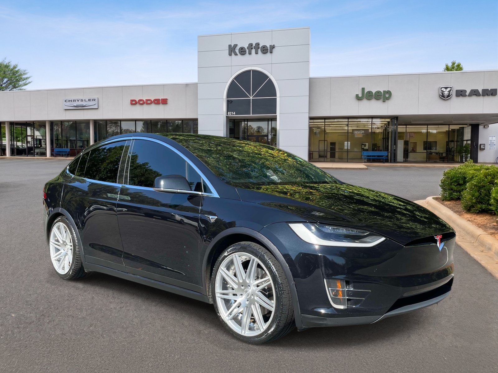 Used 2017 Tesla Model X 75D AWD/4WD image 3