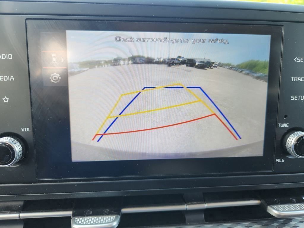 Used 2023 Kia Carnival LX image 34