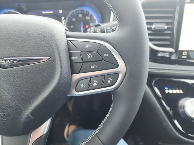 New 2026 Chrysler Pacifica Select image 12