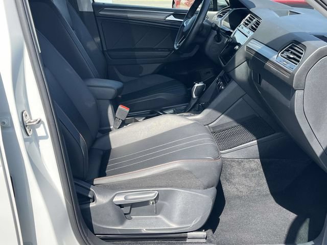 Used 2024 Volkswagen Tiguan SE FWD image 25