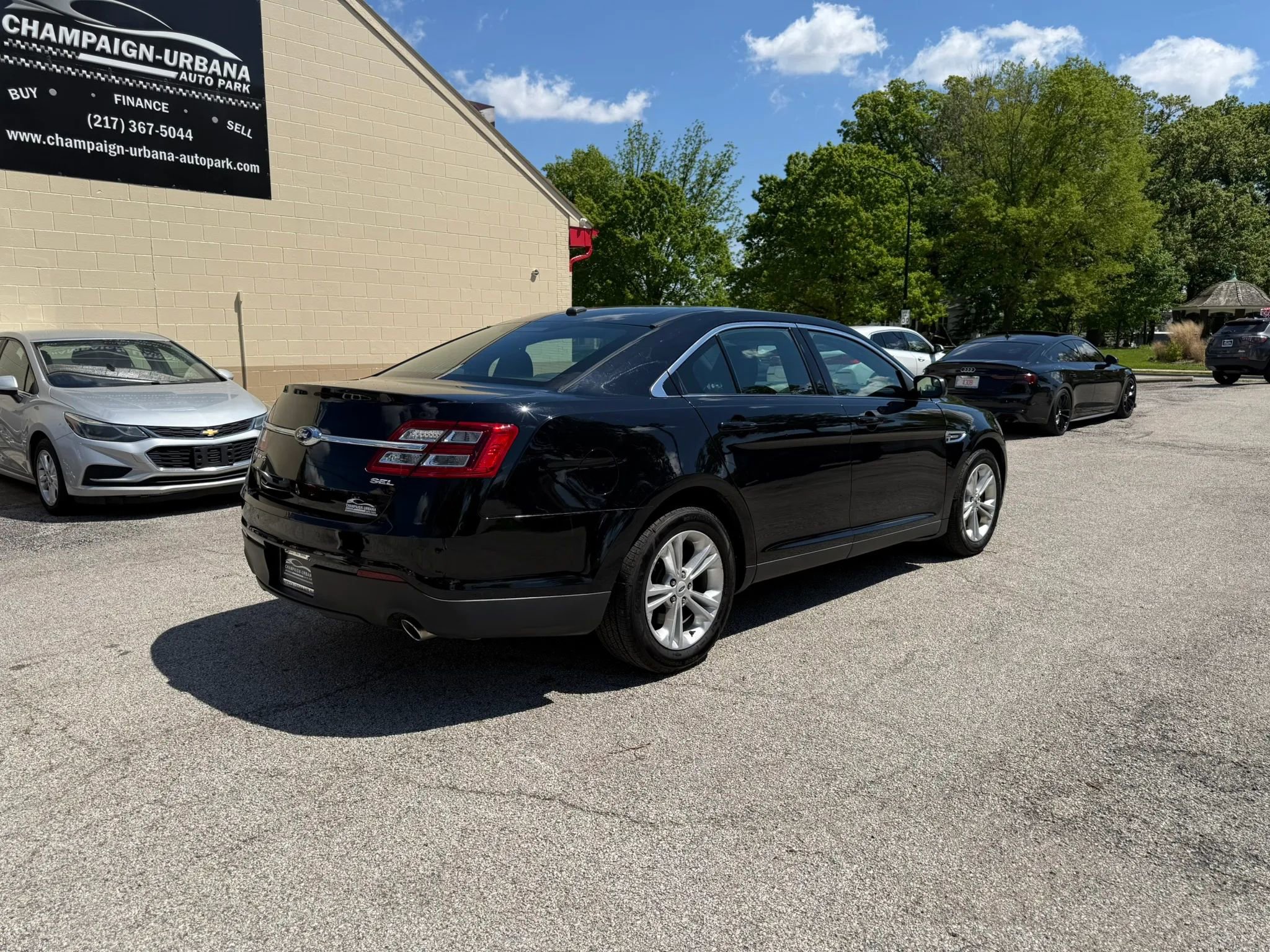 Used 2018 Ford Taurus SEL FWD image 7