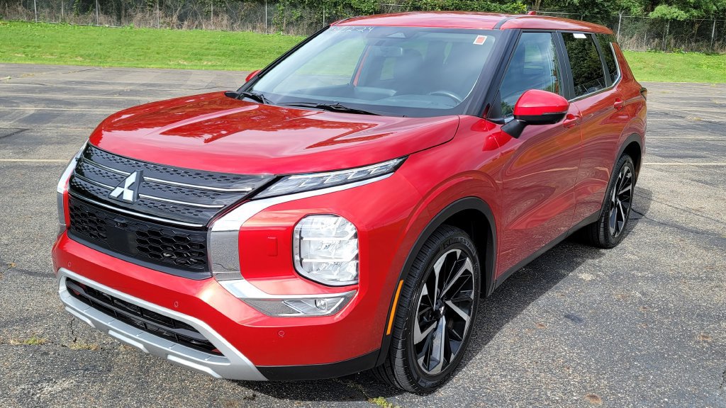 Used 2024 Mitsubishi Outlander AWD image 3