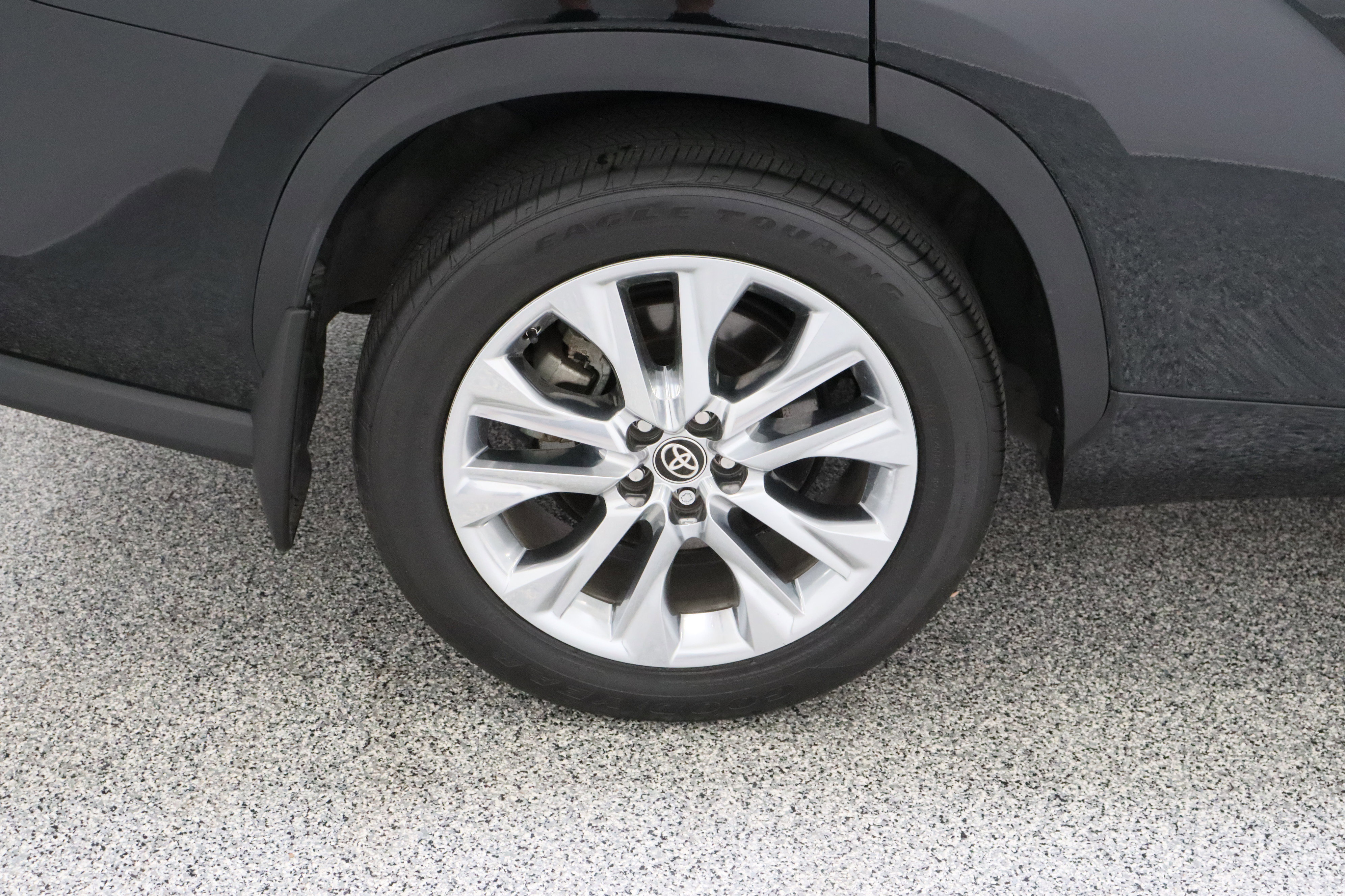 Used 2024 Toyota Highlander Limited AWD/4WD image 5