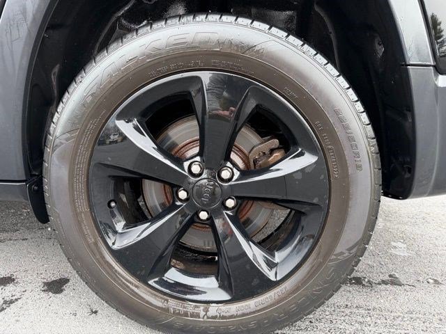 Used 2020 Jeep Cherokee Latitude Plus image 23