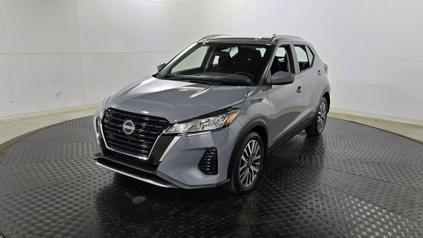 Used 2024 Nissan Kicks SV image 3