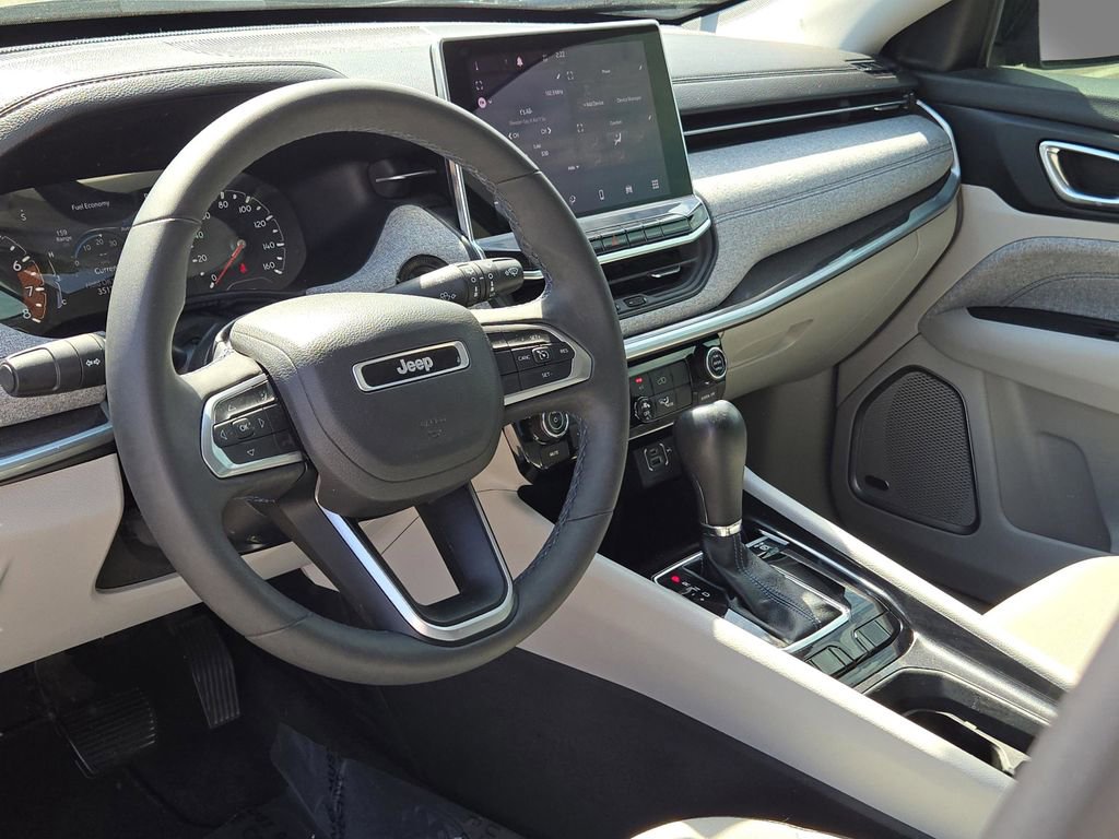 Used 2022 Jeep Compass Latitude w/ Sun and Sound Group image 16