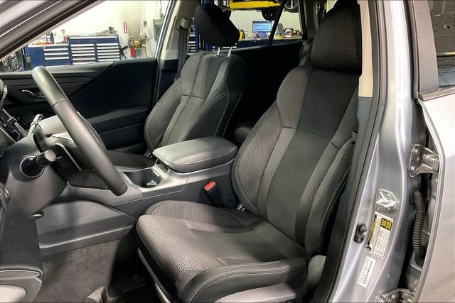 Used 2025 Subaru Outback Premium AWD/4WD image 25