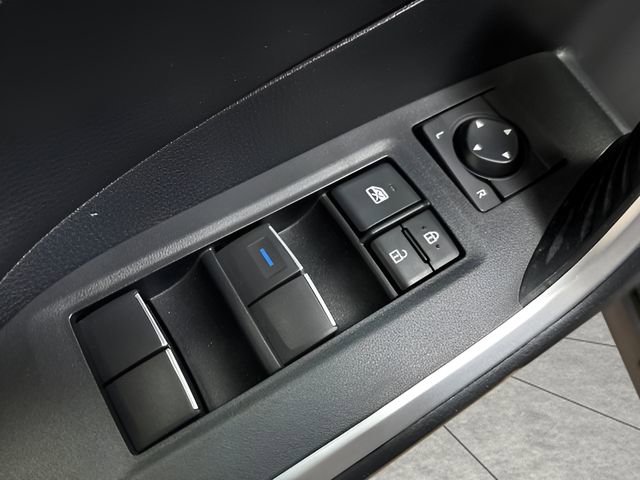 Used 2019 Toyota RAV4 Limited image 11