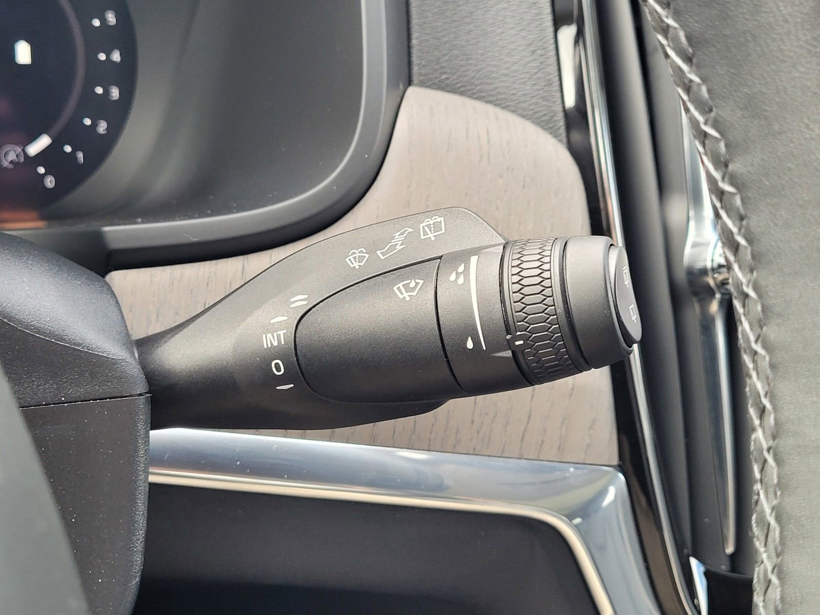 Certified 2025 Volvo V90 B6 Cross Country Plus image 21