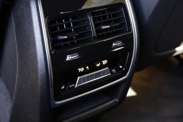 Used 2021 BMW X5 xDrive40i w/ Convenience Package AWD/4WD image 17