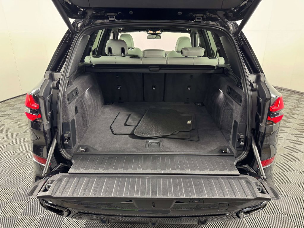 Used 2025 BMW X5 xDrive40i w/ Executive Package AWD/4WD image 14