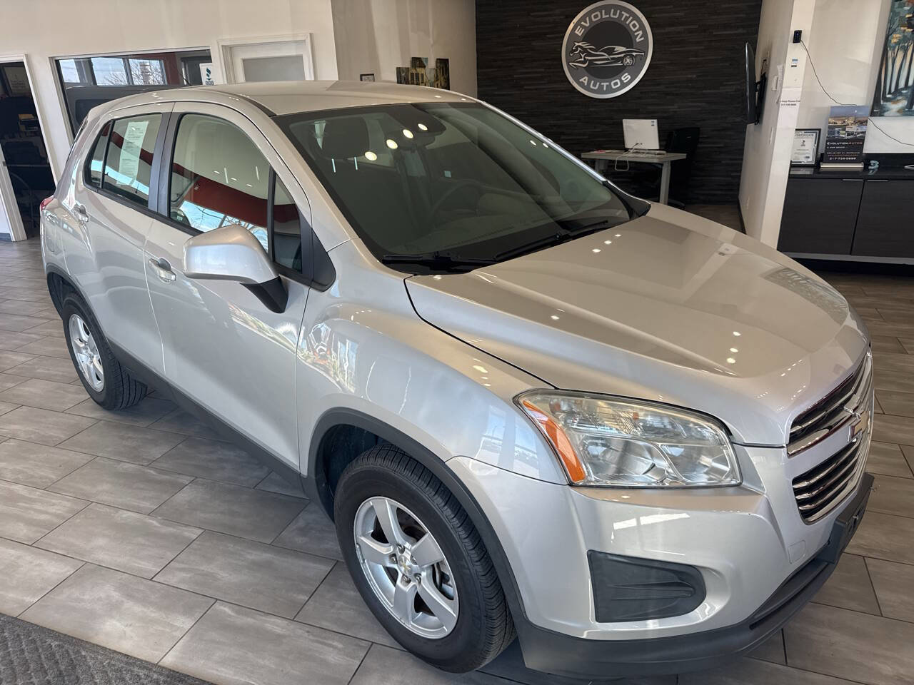 Used 2016 Chevrolet Trax LS AWD/4WD image 4