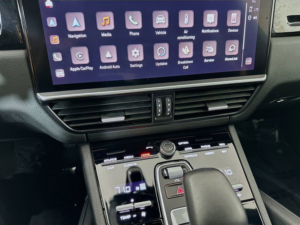 Certified 2022 Porsche Cayenne AWD/4WD image 18