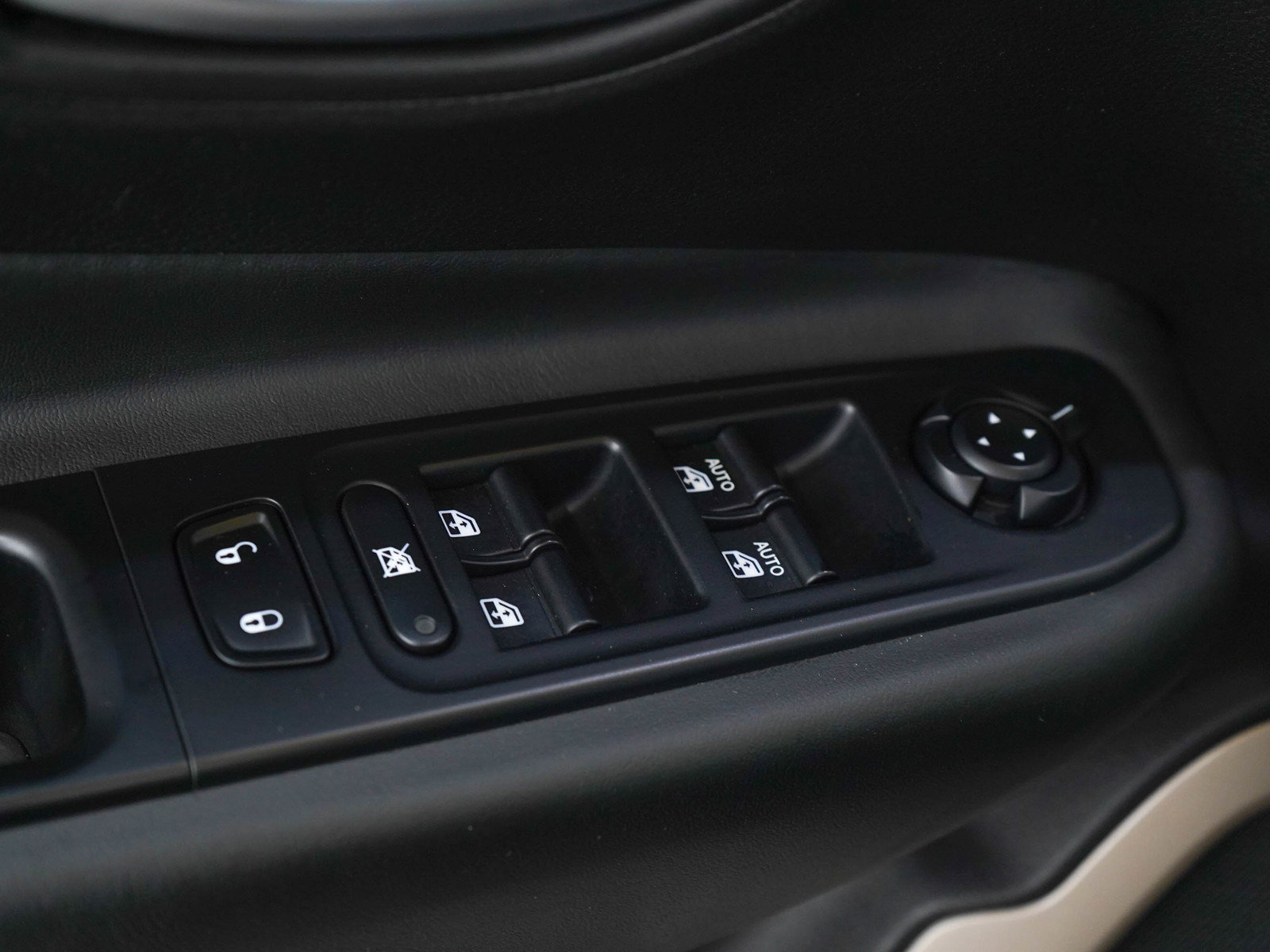 Used 2015 Jeep Renegade Limited AWD/4WD image 21