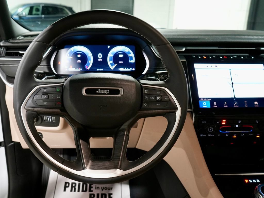 Used 2023 Jeep Grand Cherokee L Limited w/ Black Appearance Package image 16