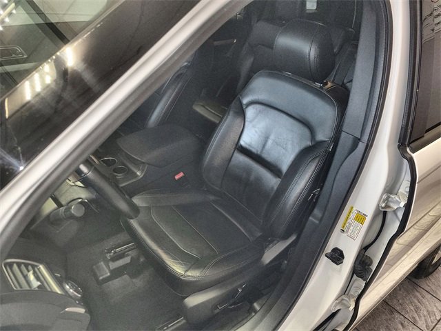 Used 2017 Ford Explorer XLT w/ Equipment Group 202A image 11