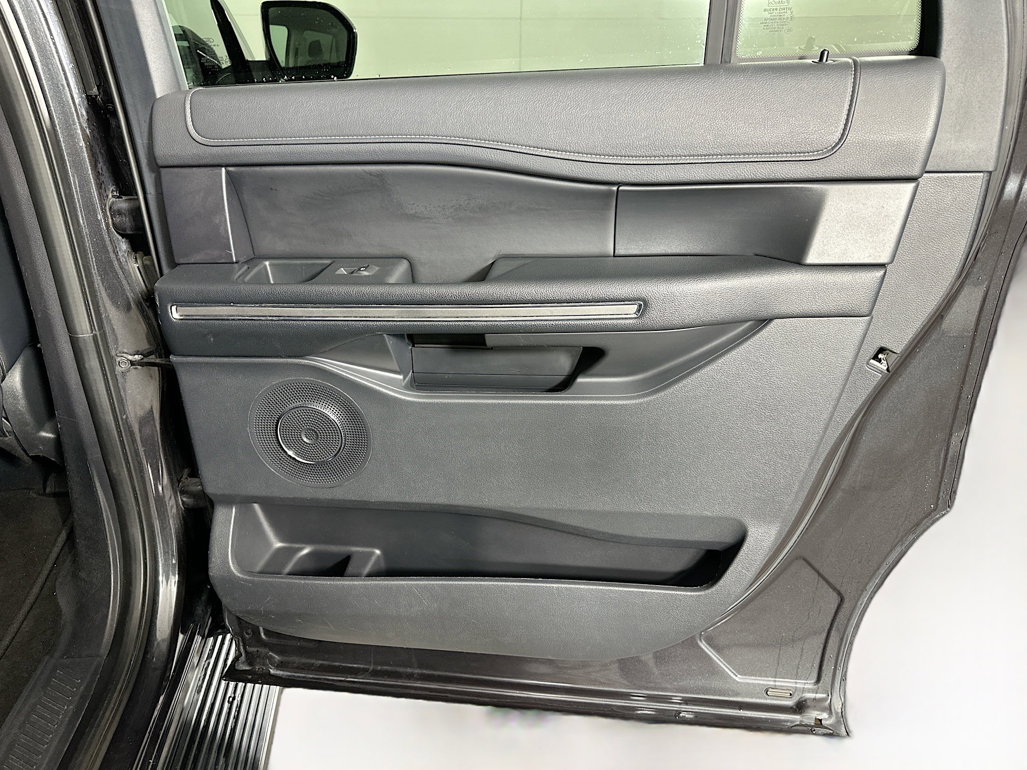 Used 2024 Ford Expedition Max XLT image 32