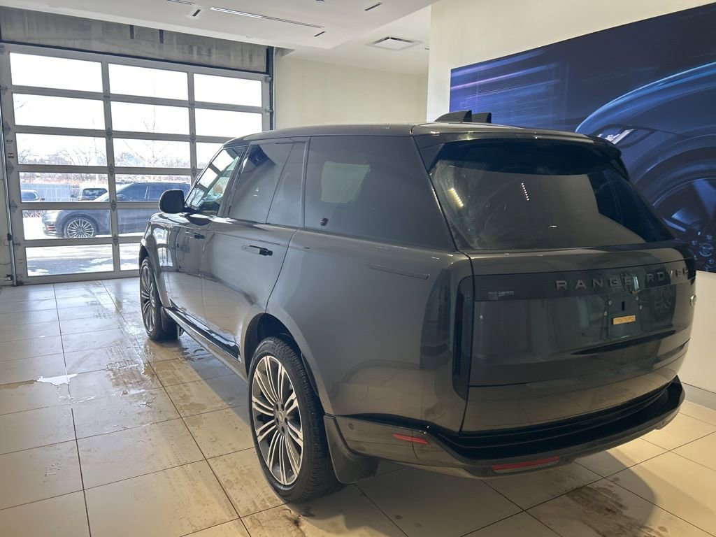 Used 2023 Land Rover Range Rover SE image 2
