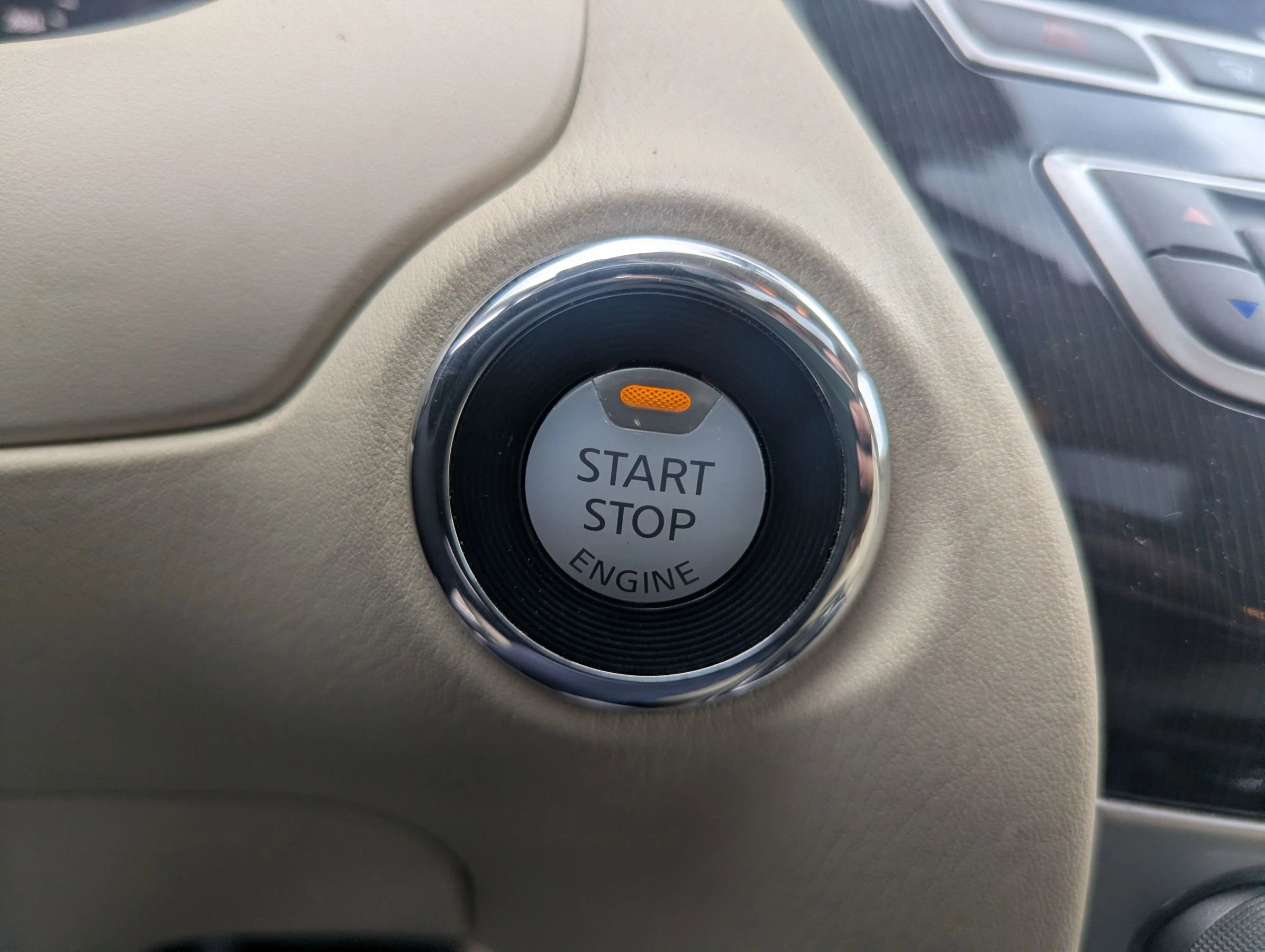 Used 2019 INFINITI QX60 Luxe w/ Essential Package image 14