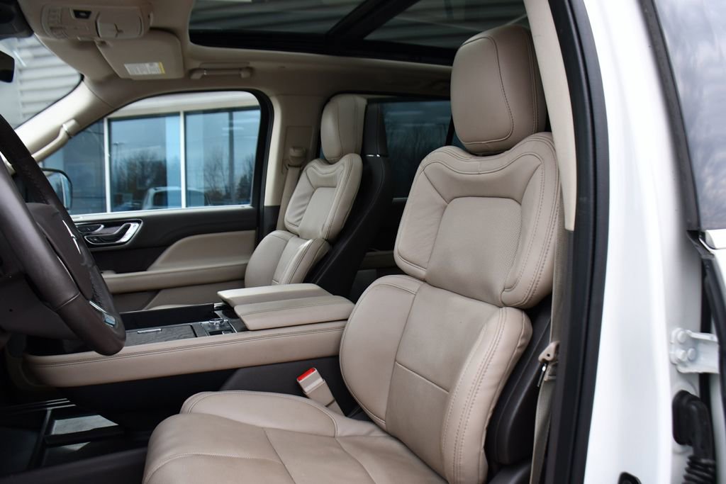 Used 2022 Lincoln Navigator Reserve image 13