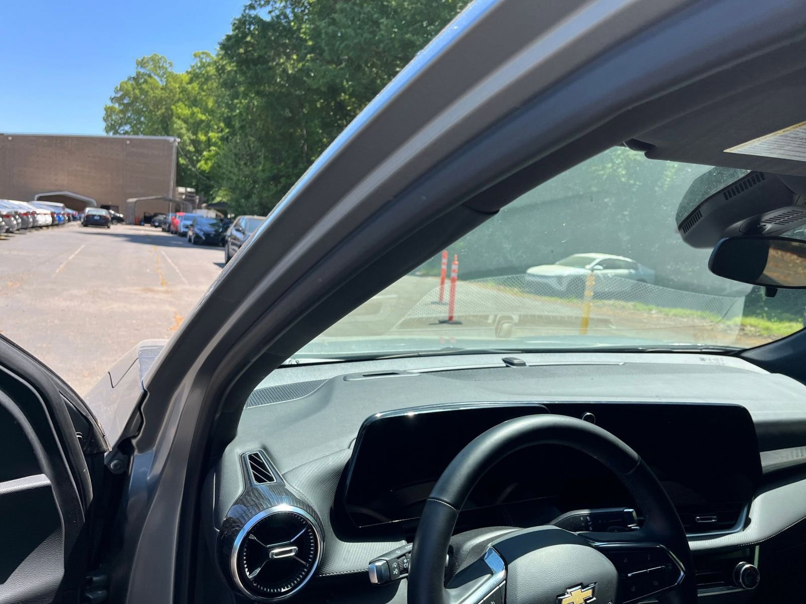 Used 2025 Chevrolet Equinox LT FWD image 34