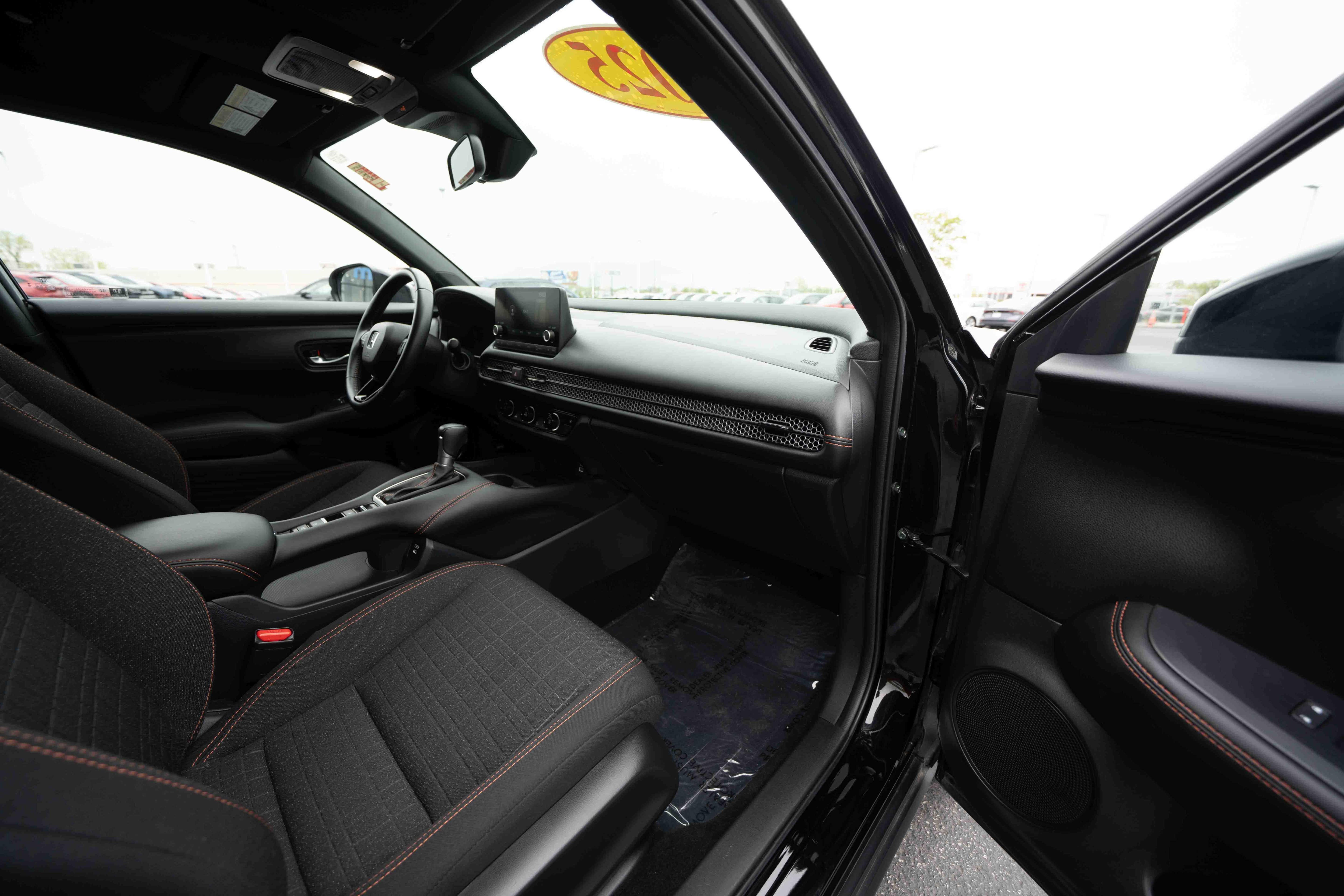 Used 2025 Honda HR-V Sport image 26
