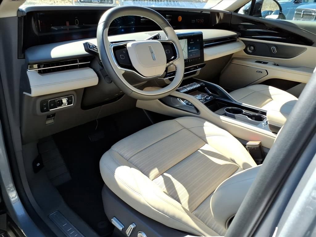 Certified 2025 Lincoln Nautilus Reserve w/ Jet Appearance Package AWD/4WD image 12