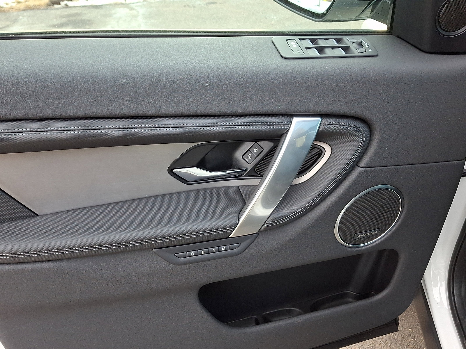 New 2026 Land Rover Discovery Sport Landmark image 10