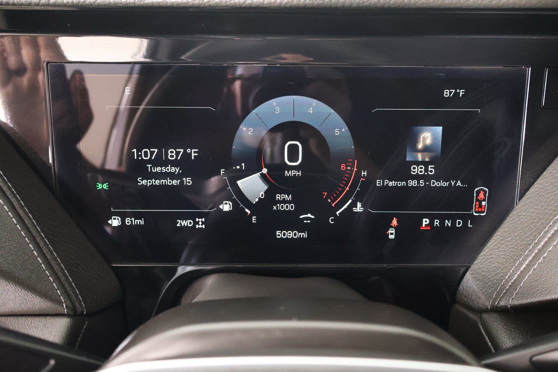 Used 2026 GMC Yukon Denali w/ Sun & Power Step Package AWD/4WD image 4