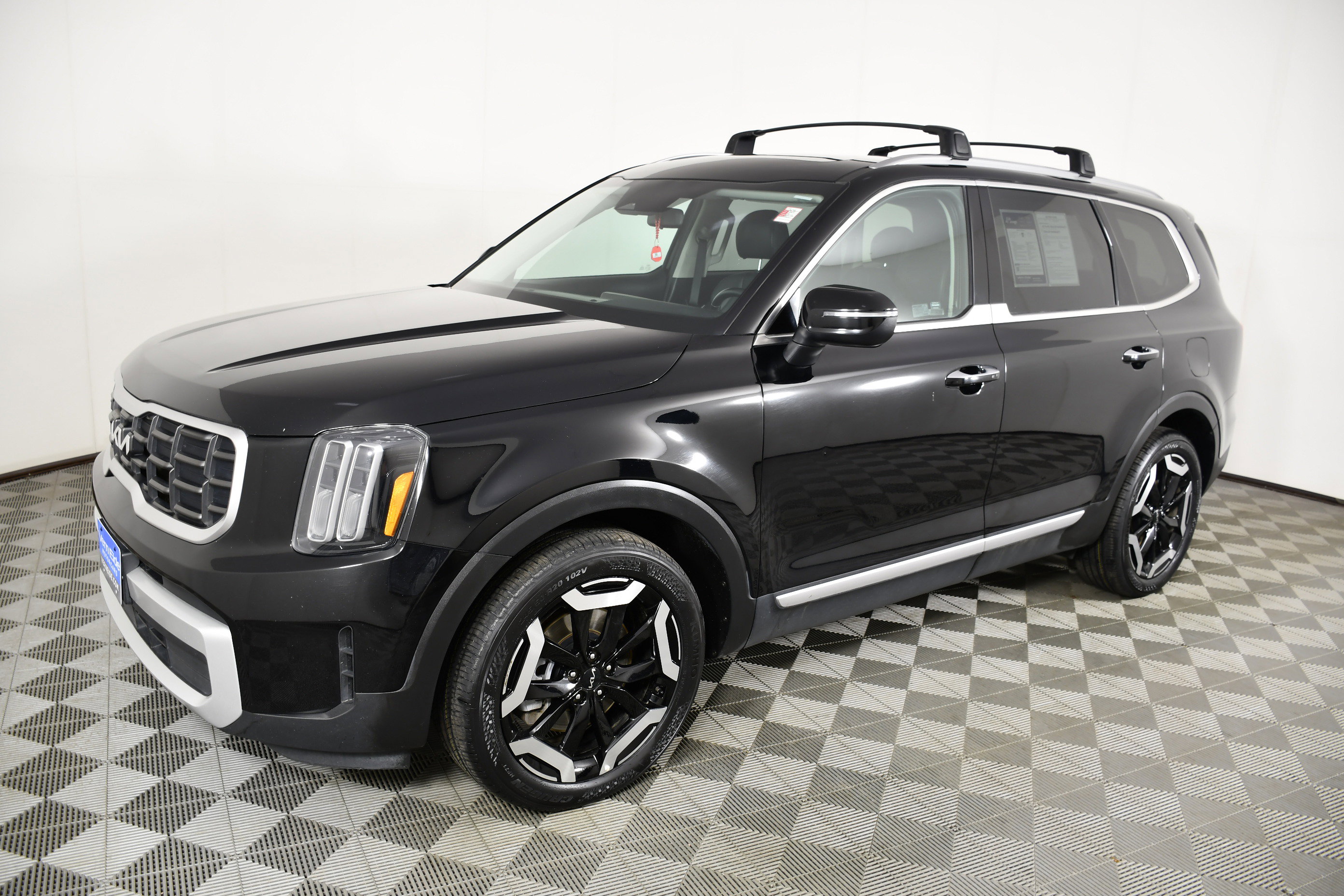 Used 2025 Kia Telluride S image 10