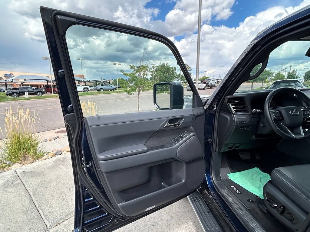 Used 2024 Lexus GX 550 AWD/4WD image 10