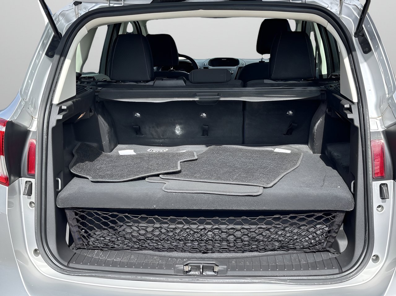 Used 2017 Ford C-MAX Energi SE image 8