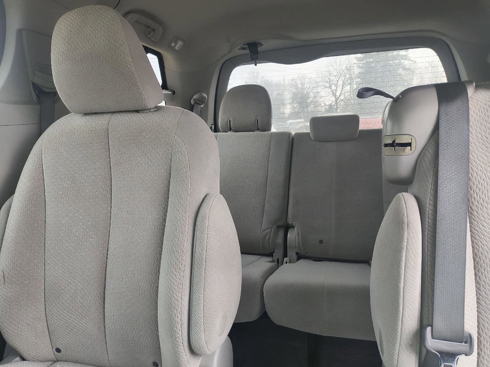 Used 2013 Toyota Sienna LE w/ Towing Pkg image 21