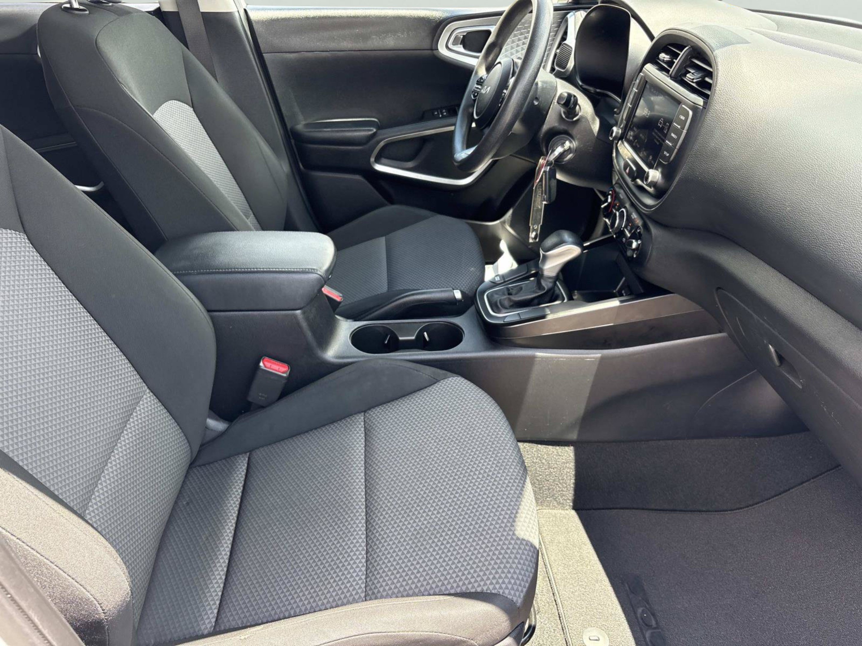 Used 2023 Kia Soul LX w/ LX Technology Package FWD image 19