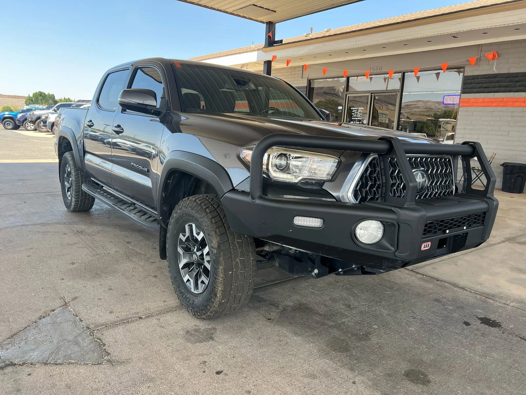 Used 2019 Toyota Tacoma TRD Off-Road image 3
