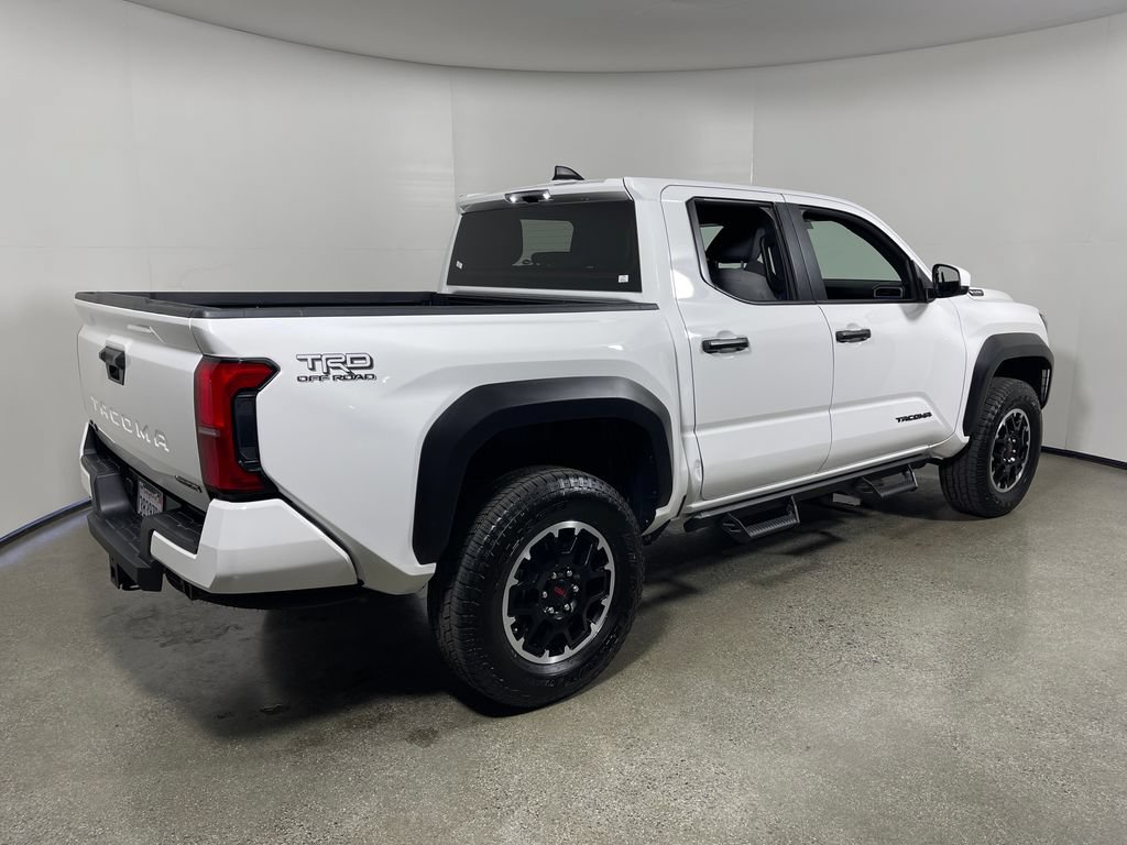 Certified 2025 Toyota Tacoma TRD Off-Road AWD/4WD image 3