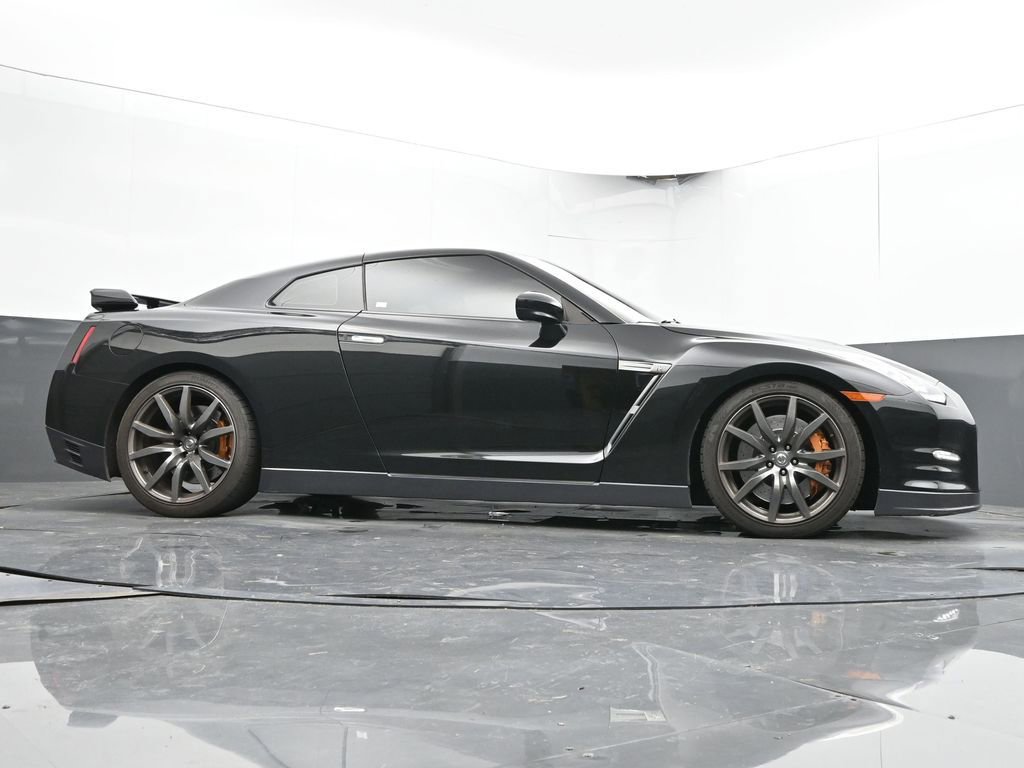 Used 2014 Nissan GT-R Premium image 46
